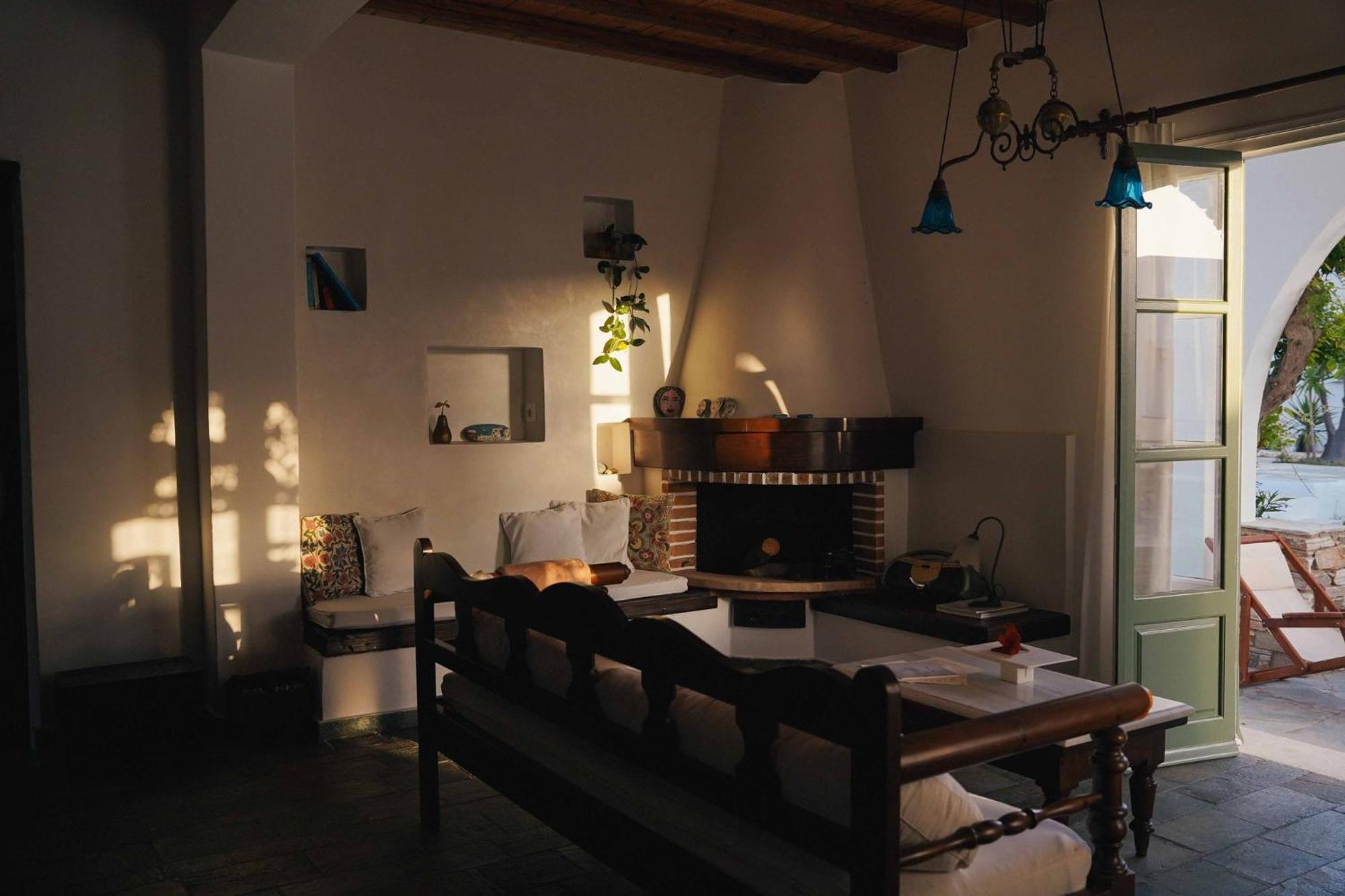 Romano Garden House - Land Tales Agios Romanos ภายนอก รูปภาพ