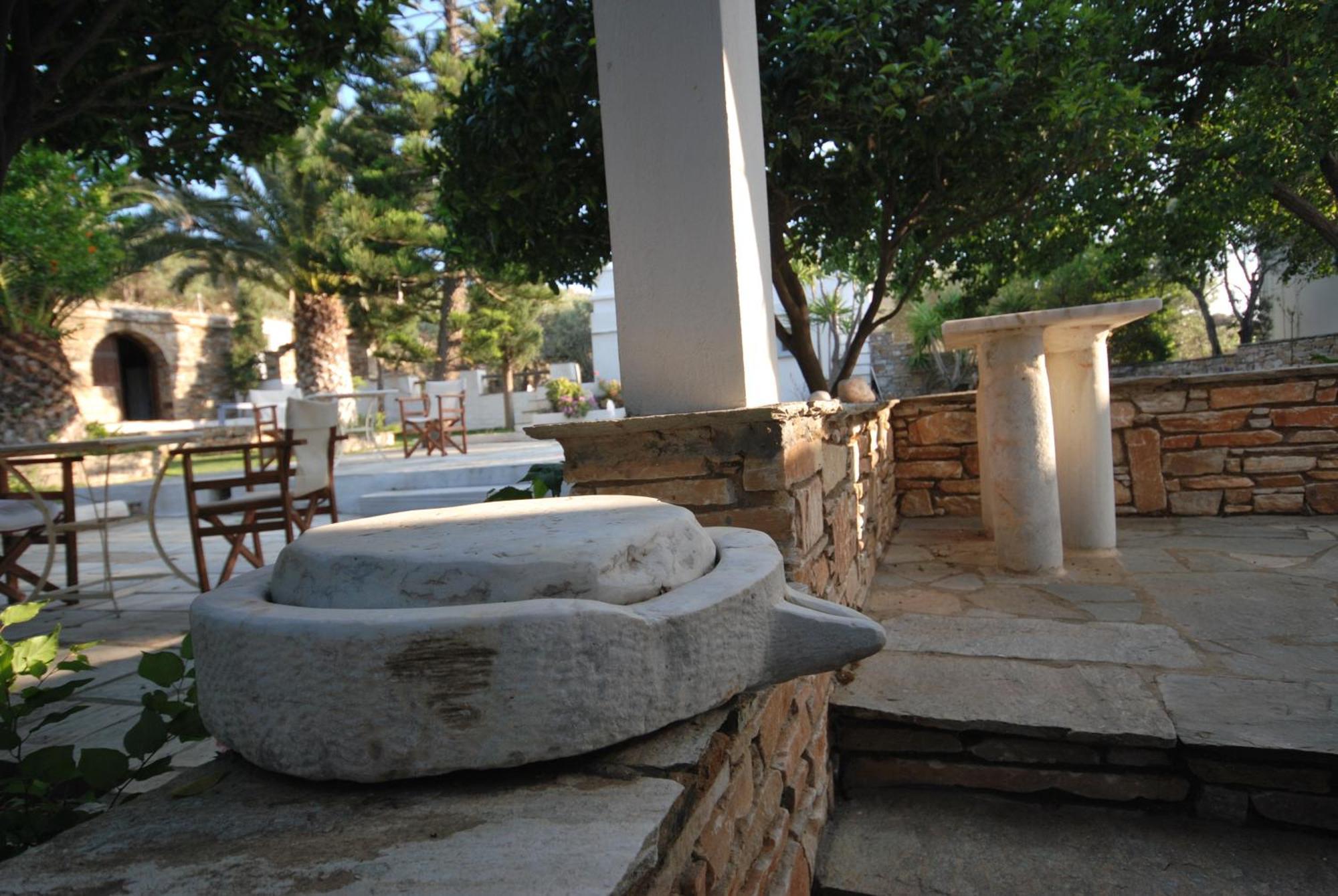 Romano Garden House - Land Tales Agios Romanos ภายนอก รูปภาพ